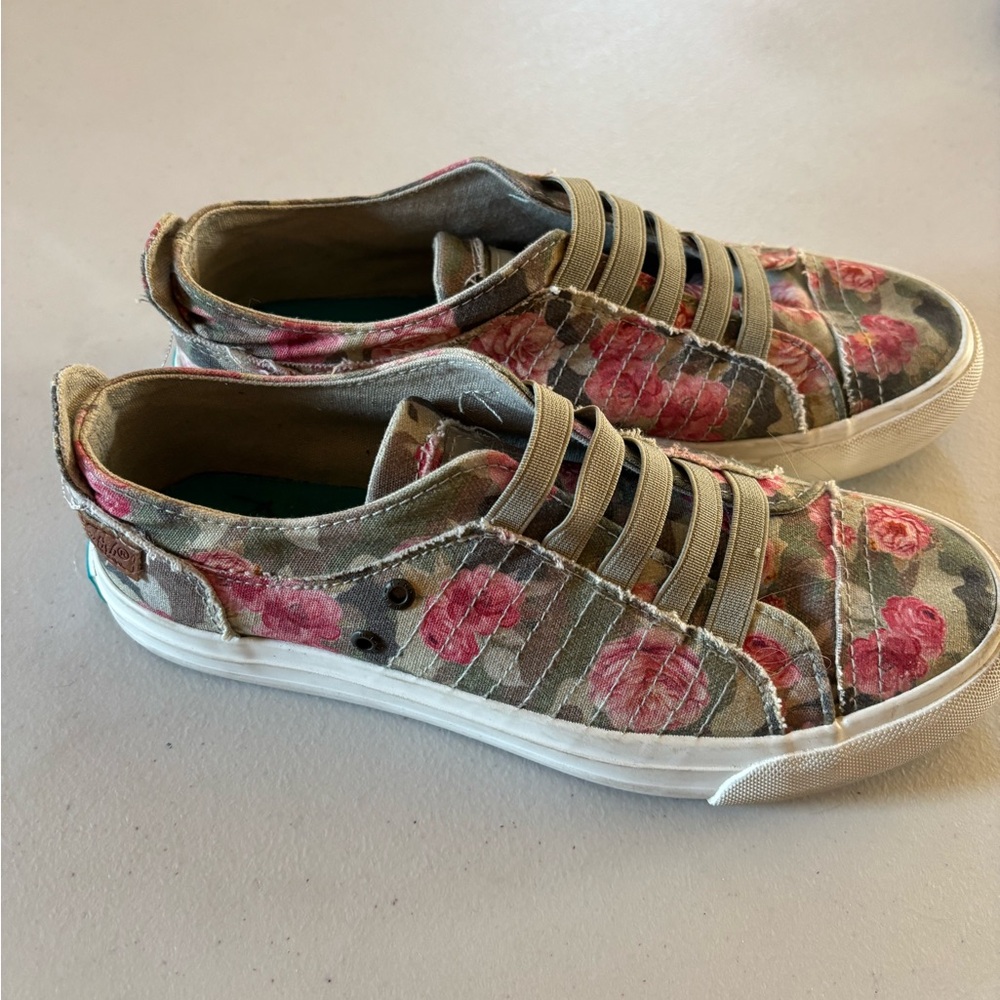 Blowfish size 6.5, super cute. - Picture 2 of 5